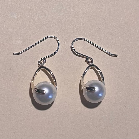 Hypoallergenic Pearl and Silver earrings - Picture 1 of 1